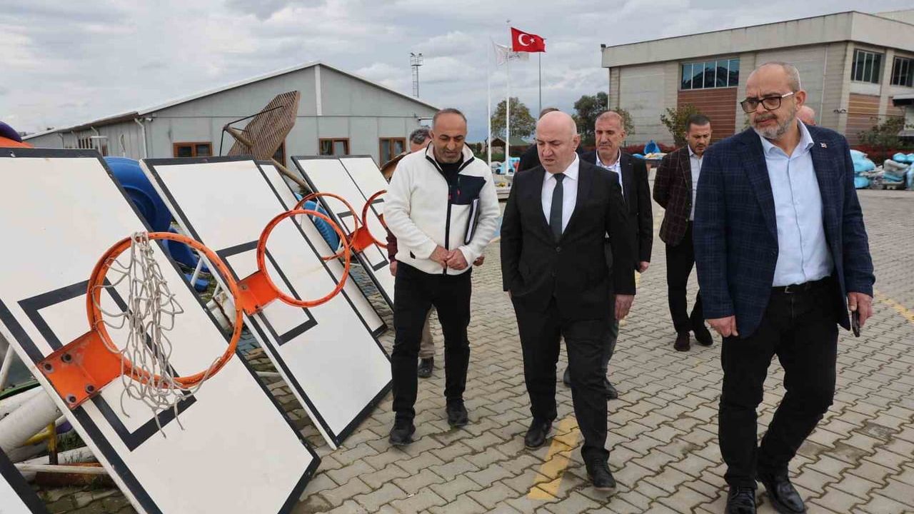 Darıca Belediyesi kent mobilyalarını kendi atölyesinde üretiyor