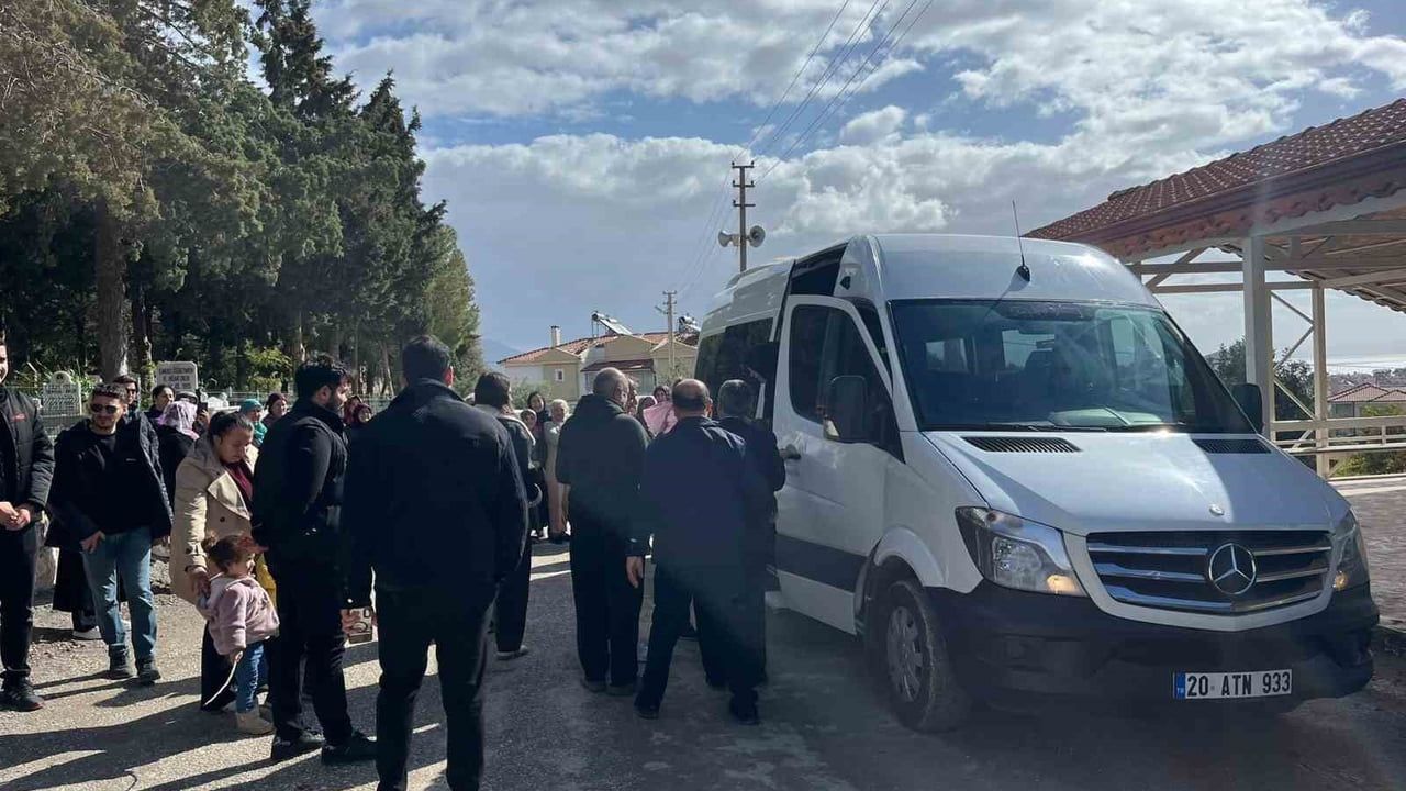 Datça'da 9 Kişilik Umre Grubu Dualarla Kutsal Topraklara Uğurlandı