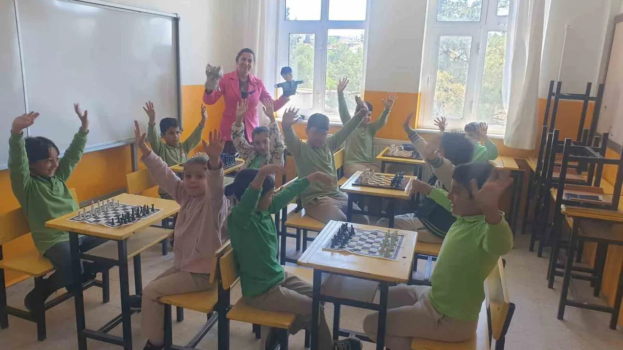 Datça’da 'Hikâyelerle Satranç' etkinliği: Öğrenciler strateji ve dikkat becerilerini geliştirdi
