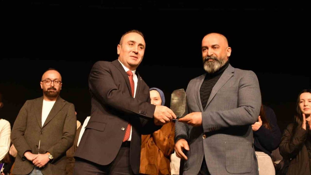 Demir Ateşi, 11. Gençler Arası Tiyatro Yarışması'nda il birincisi oldu