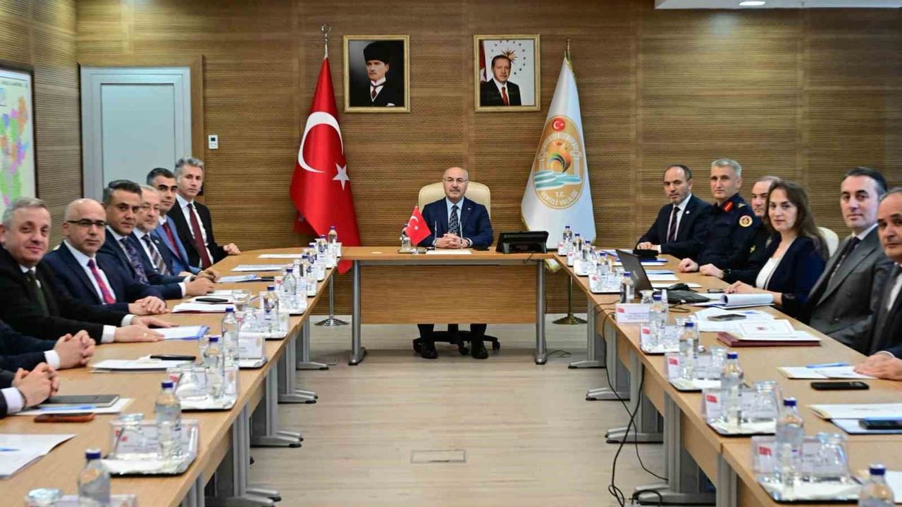 Denizli’de 2026'nın İlk Bağımlılıkla Mücadele Kurulu Toplantısı ve Mobil Sigara Bırakma Aracı Hizmete Girdi