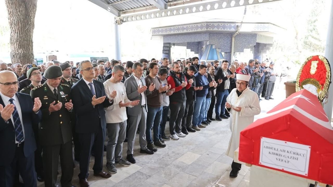Denizli'de Kıbrıs Gazisi Mustafa Kürkçü Asri Mezarlık'ta Toprağa Verildi