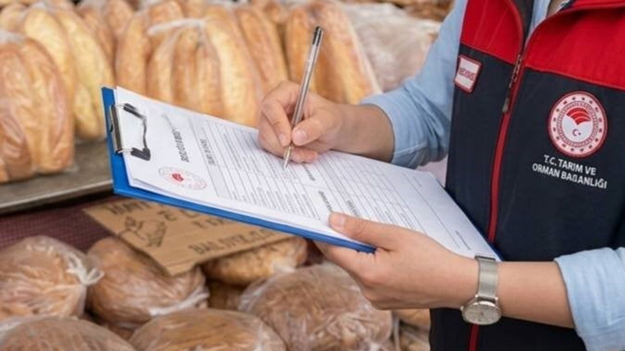 Denizli'de Pazar Denetimi: Fatih Kapalı Pazar Yeri'nde Etiketsiz ve Ambalajsız Ekmeklere El Konuldu