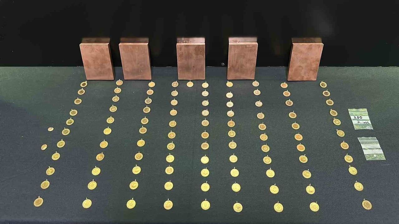 Denizli’de Sahte Çeyrek Altın Operasyonu: Yüzlerce Sahte Altın Ele Geçirildi, 2 Kişi Tutuklandı