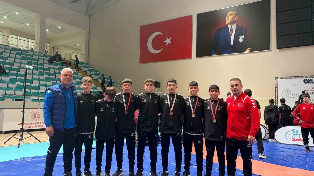 Denizli'den iki Türkiye şampiyonu: Okul Sporları Yıldızlar Grekoromen Güreş