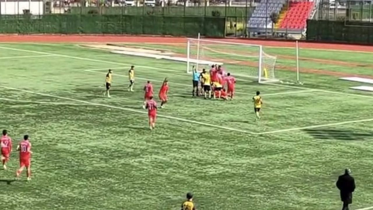 Derikspor–Kızıltepe 47 Spor maçında penaltı sonrası arbede, oyuncunun elmacık kemiği kırıldı