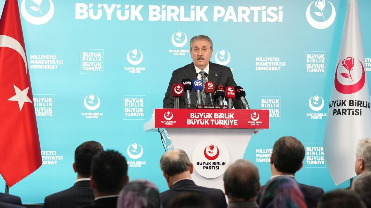 Destici: DEM Parti'yi PKK’nın Meclis uzantısı olarak niteledi, Öcalan taleplerini eleştirdi