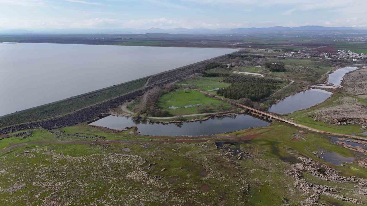 Devegeçidi Baraj Gölü: Bir Ayda Kara Parçası Yağışlarla Su Altında Kaldı