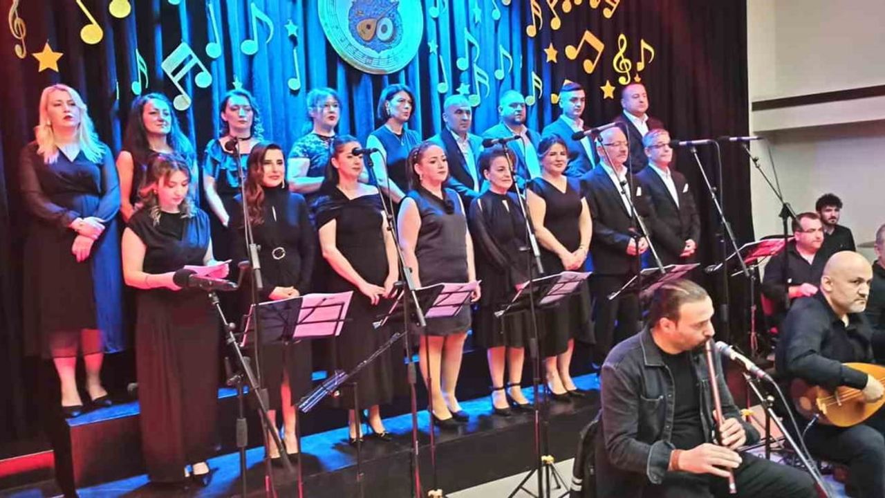 Devrek'te 'Telimizden Dilimizden' Türk Halk Müziği Konseri İlgiyle İzledi