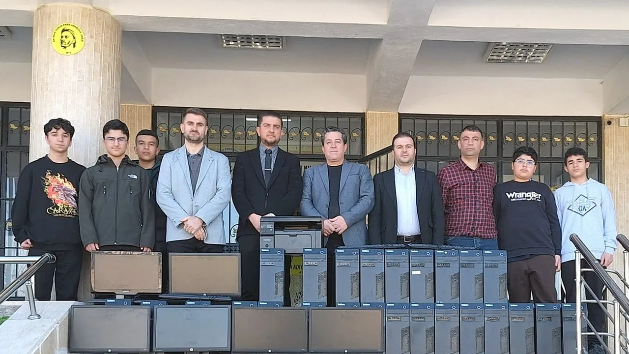 Dicle Elektrik, Batman ve Diyarbakır’daki 4 okula 50 bilgisayar ve 11 monitör bağışladı