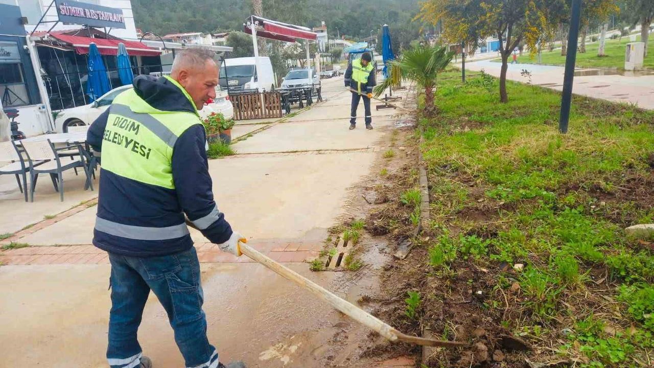 Didim Belediyesi ilçe genelinde temizlik ve çevre düzenleme çalışmalarını sürdürüyor