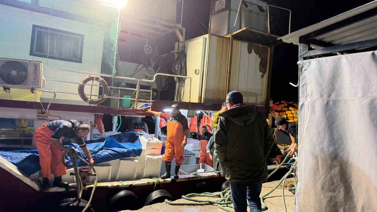 Didim’de Altınkum ve Taşburun’da hamsi kotası denetimi