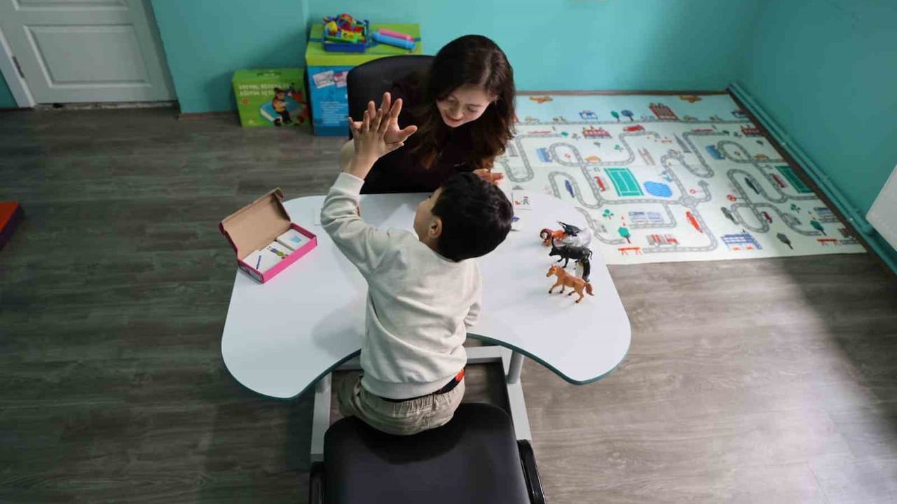 Dil ve konuşma problemlerinde erken müdahale şart: Sivas Akran Akademi'den İrem Çimen uyarısı