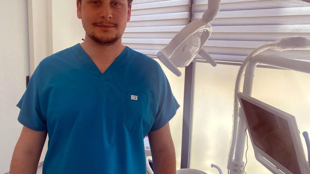 Diş Hekimi Ahmet Toka: Sosyal medyada satılan diş parlatıcı ürünlere güvenmeyin