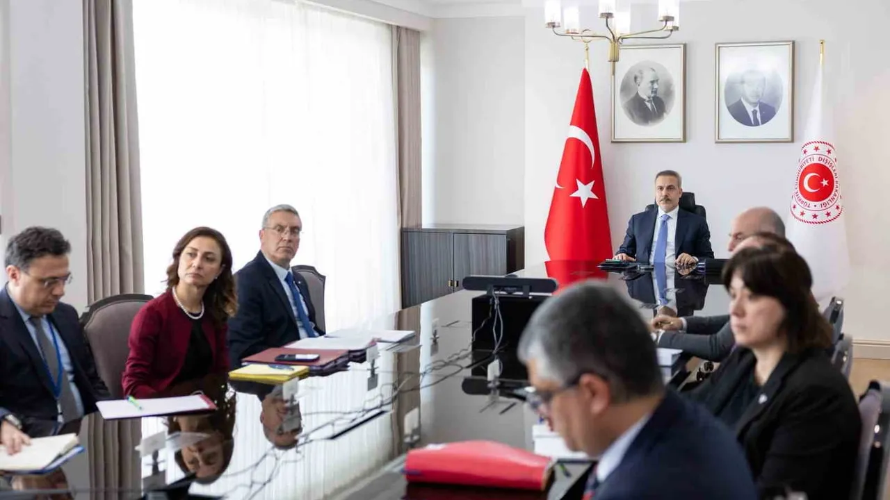 Dışişleri Bakanı Hakan Fidan, Birleşik Krallık’ın düzenlediği 'Hürmüz Boğazı’nda durum' çevrimiçi toplantısına katıldı