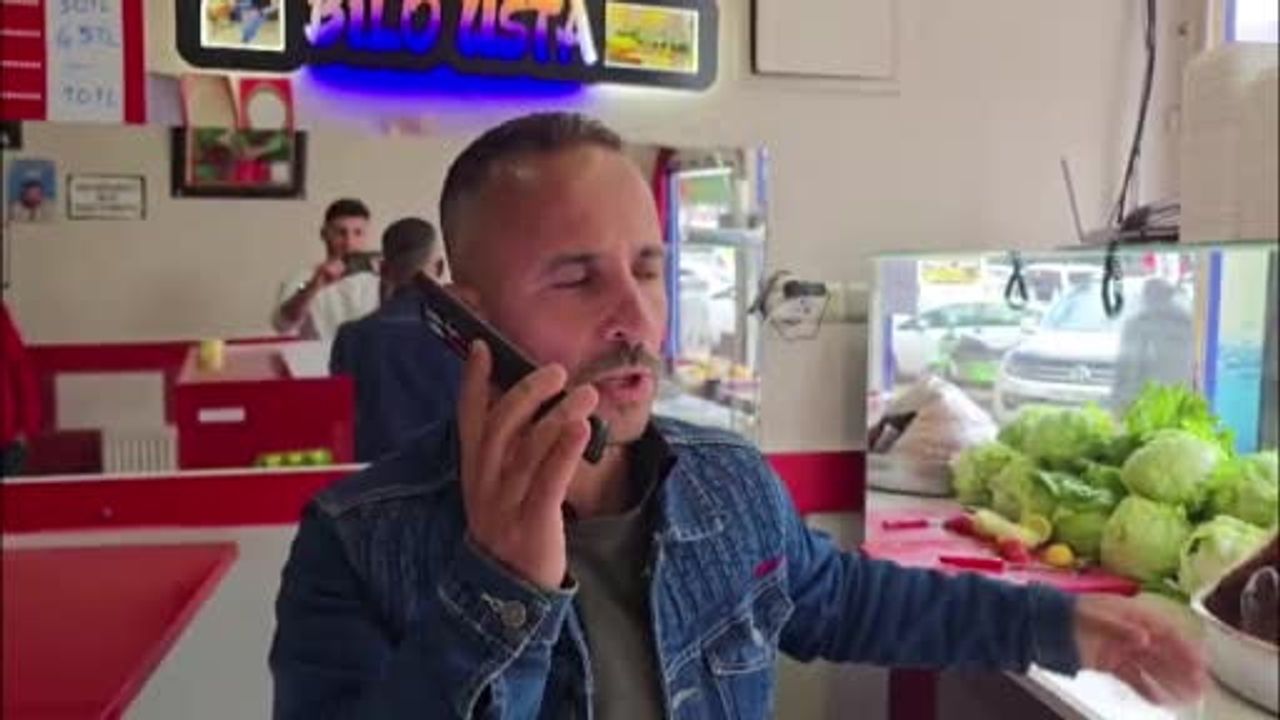 Diyarbakır Çermik'te kavga ihbarına giden polis, Polis Haftası'nda çiğköfteyle karşılandı