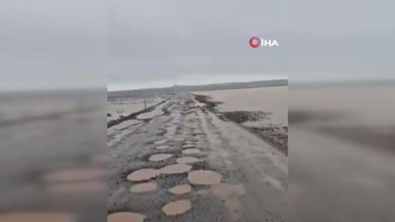 Diyarbakır Çermik'te sağanak, bozuk mahalle yollarını etkiledi