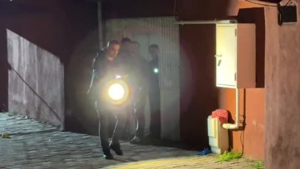 Diyarbakır'da eşi ve kızını yaralayan zanlı kahvehanede kendini ihbar etti