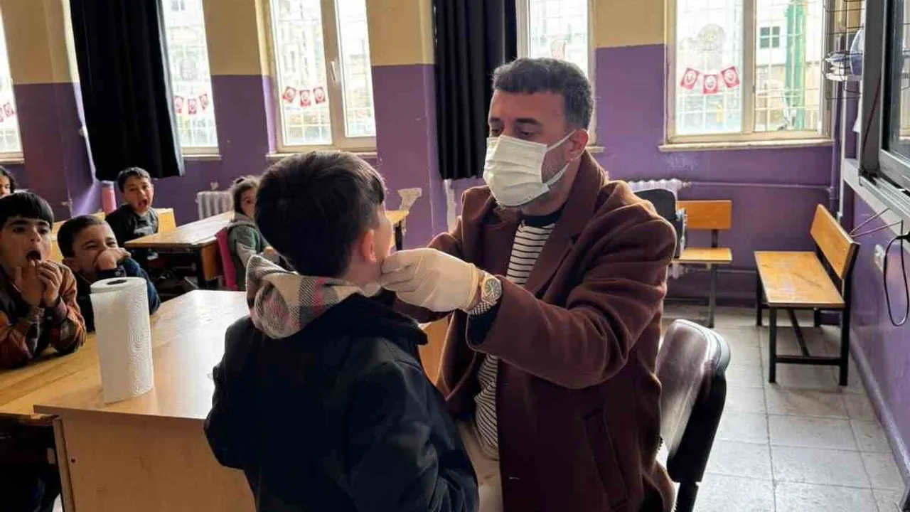 Diyarbakır’da İlkokul Öğrencilerine Ağız ve Diş Sağlığı Taraması: 3 Ayda 4.456 Öğrenciye Eğitim Verildi