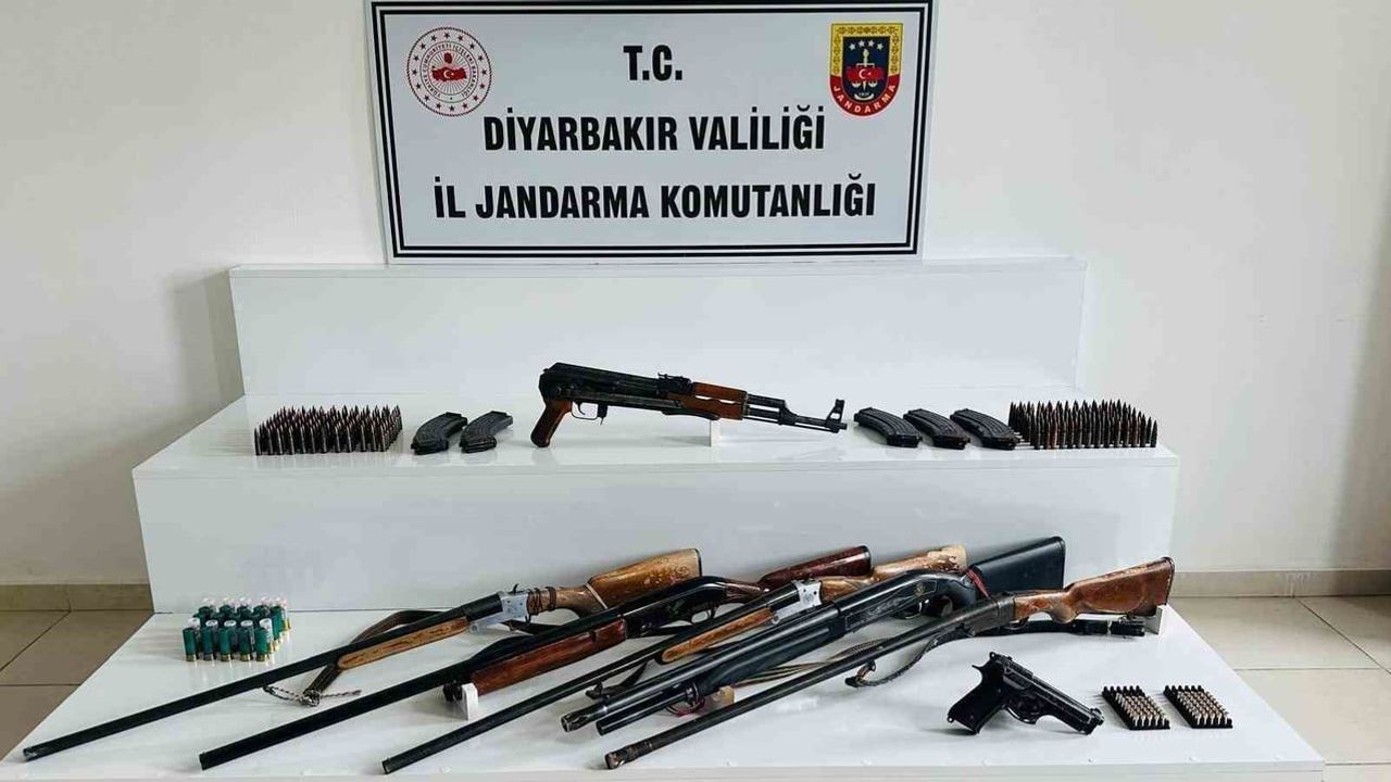 Diyarbakır'da Jandarma Operasyonlarında 73 Kaçak Silah Ele Geçirildi