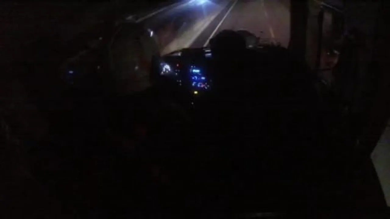 Diyarbakır'da oto tamir dükkanındaki yangın itfaiye kask kamerasına yansıdı