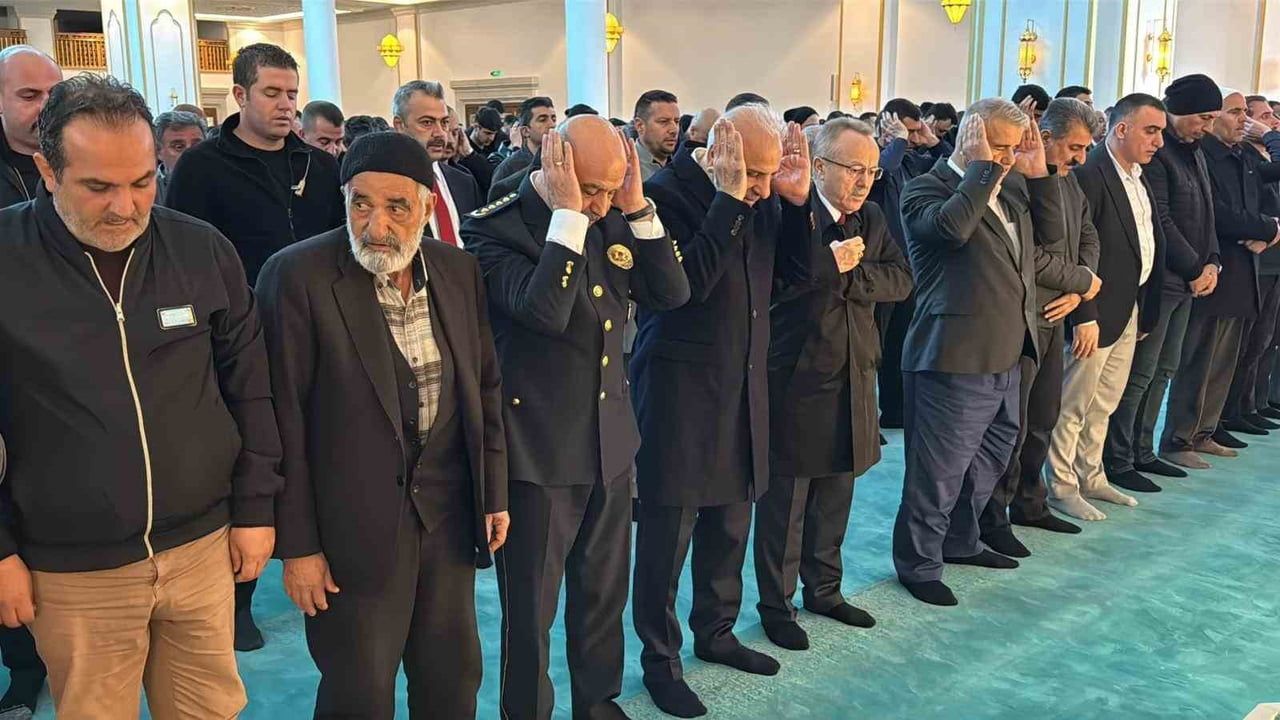Diyarbakır'da Polis Haftası'nda Selahaddin Eyyubi Cami'de mevlit okutuldu