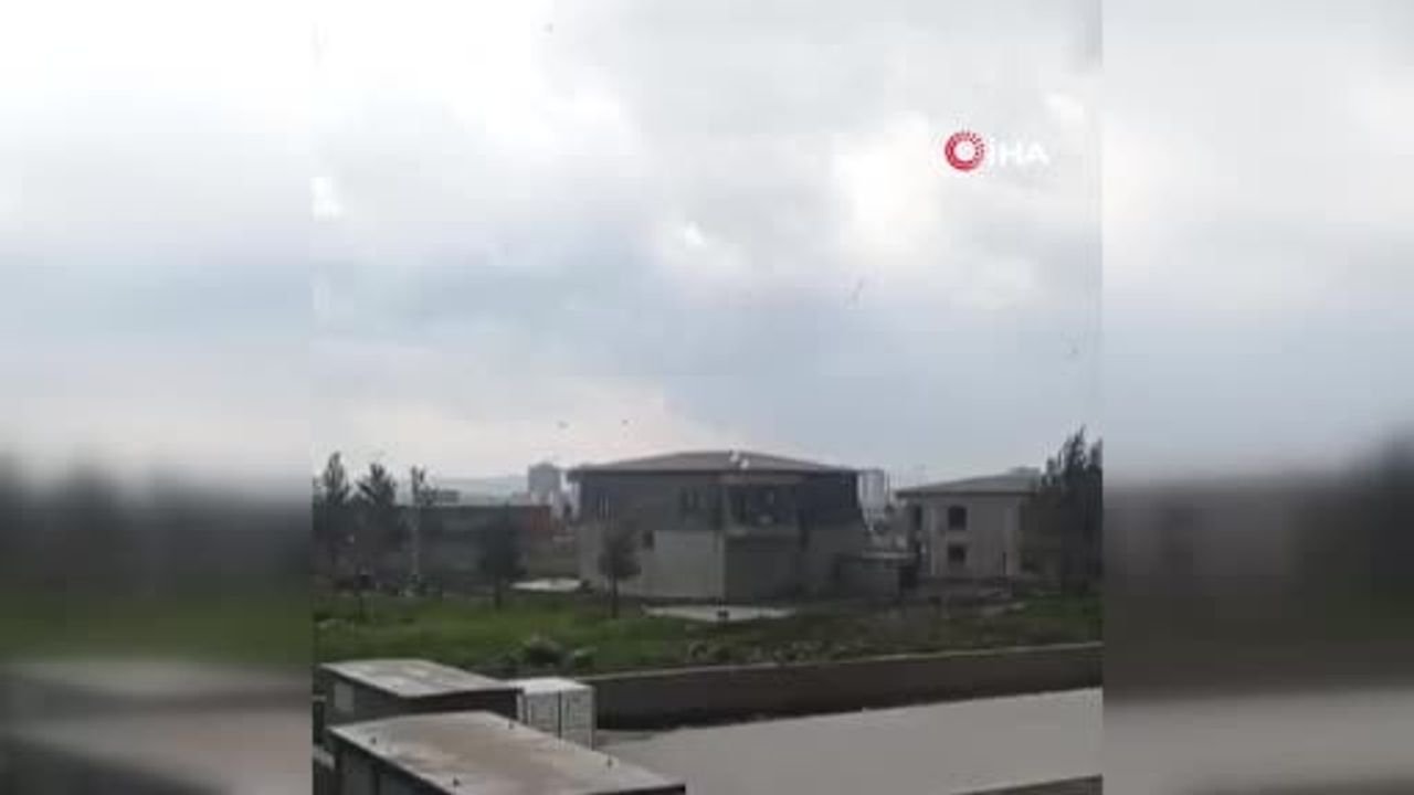 Diyarbakır'da şiddetli fırtına çatıyı uçurdu: Diyarbakır-Elazığ karayolunda hasar, yaralanma yok