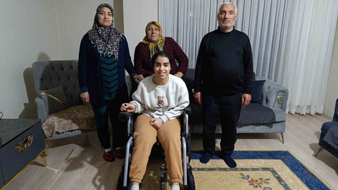 Diyarbakır'da sosyal medya talebi sonuç verdi: Sümeyye Algül'e akülü tekerlekli sandalye