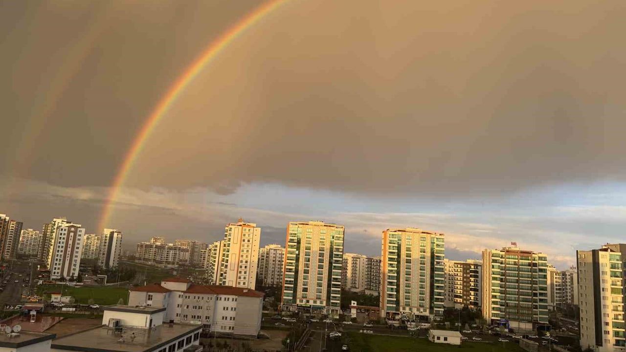 Diyarbakır'da yağmur sonrası gökkuşağı: İlkbahar gününde doğa gösterisi