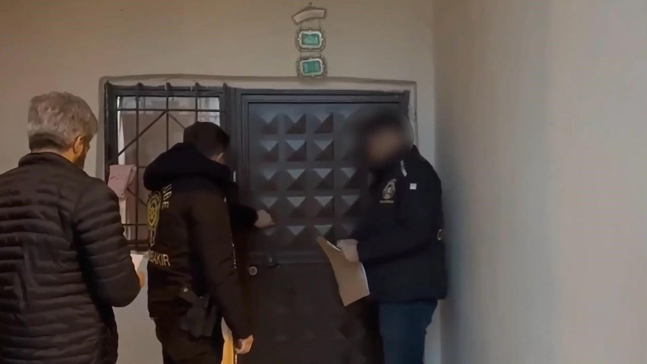 Diyarbakır merkezli internet dolandırıcılığı operasyonunda 10 tutuklama