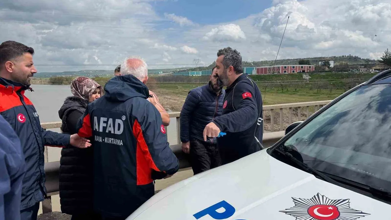 Diyarbakır Sur'da Seyrantepe Köprüsü'nde intihar girişimi: AFAD ve polis ikna etti