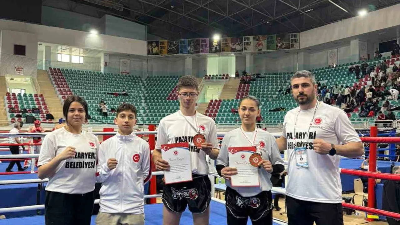 Diyarbakır Türkiye Kick Boks Turnuvasında Pazaryerili Sporcuların Başarısı