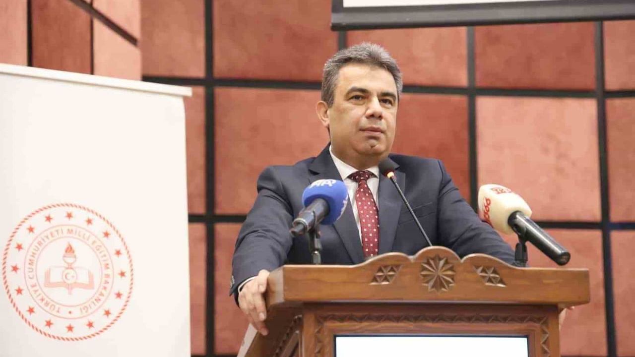 Doç. Dr. Mustafa Otrar: Çocuklar hayatın her alanında gördükleriyle yetişir