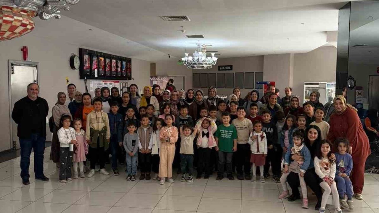 Dörtyol’da Konaklı İlkokulu Öğrencileri ‘Ailemle İlk Sinema Deneyimim’ ile Sinemayla Tanıştı