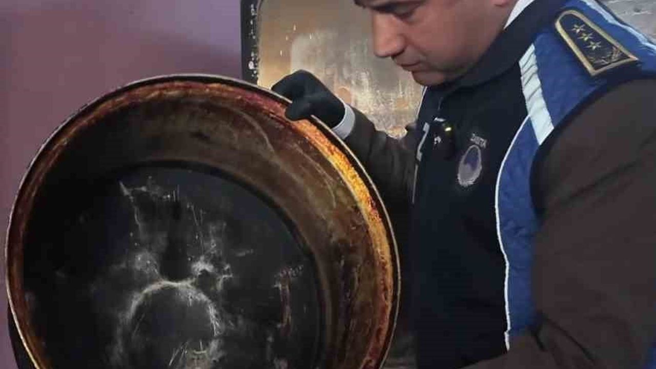 Dörtyol'da yemek firması denetiminde çürümüş patatesler ve kullanılamaz tencere bulundu