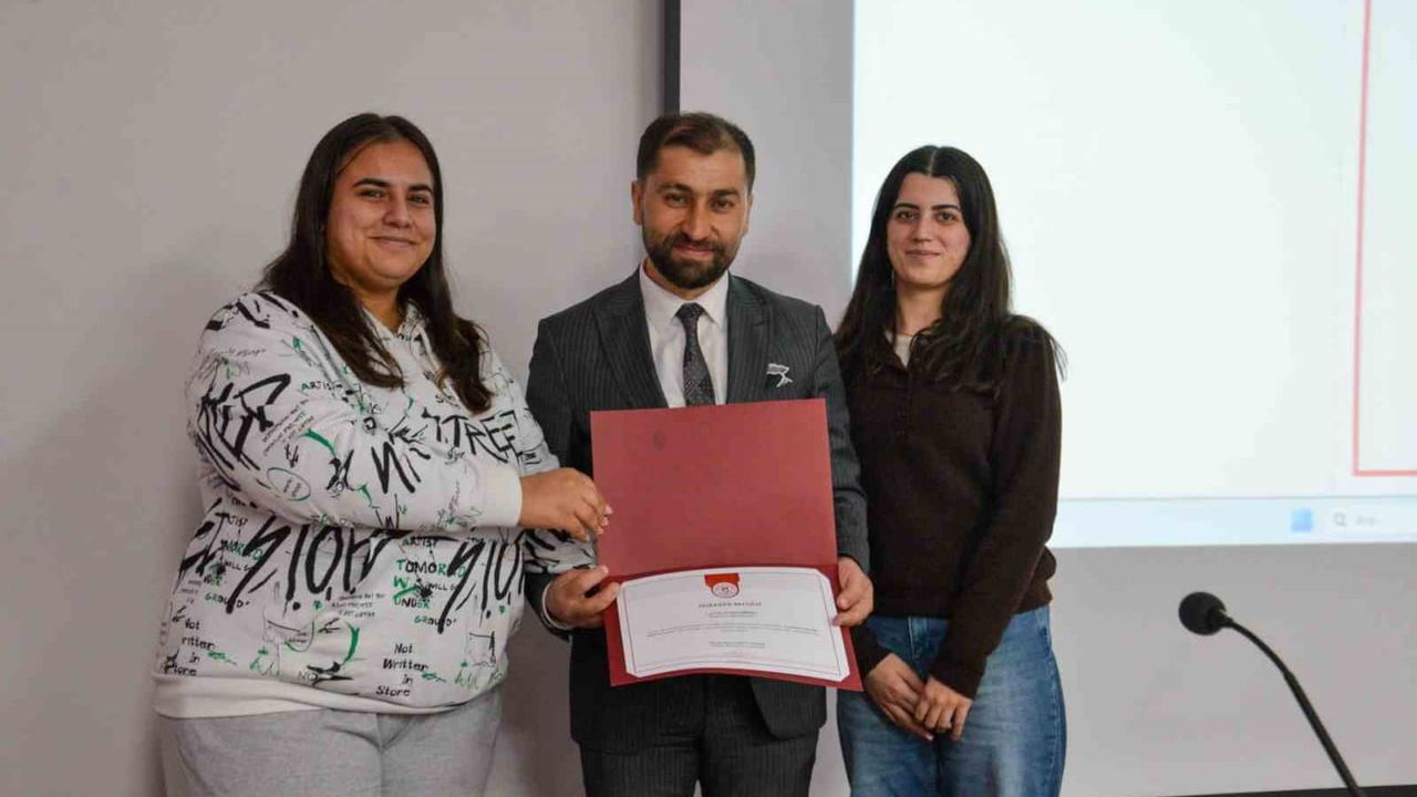 Dr. Ferhat Damkacı, öğrencilerle sağlık kariyeri ve Sağlıklı Hayat Merkezlerini paylaştı