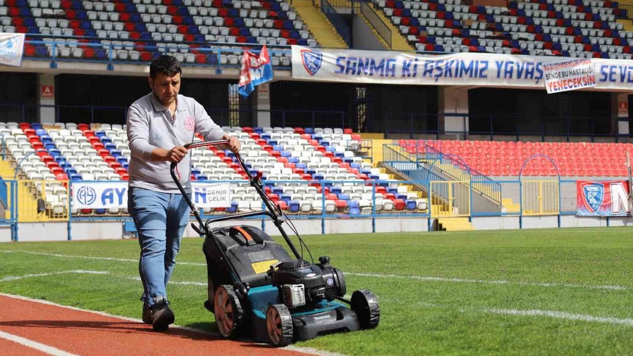 Dr. Necmettin Şeyhoğlu Stadyumu'nda çim bakım çalışmaları başladı