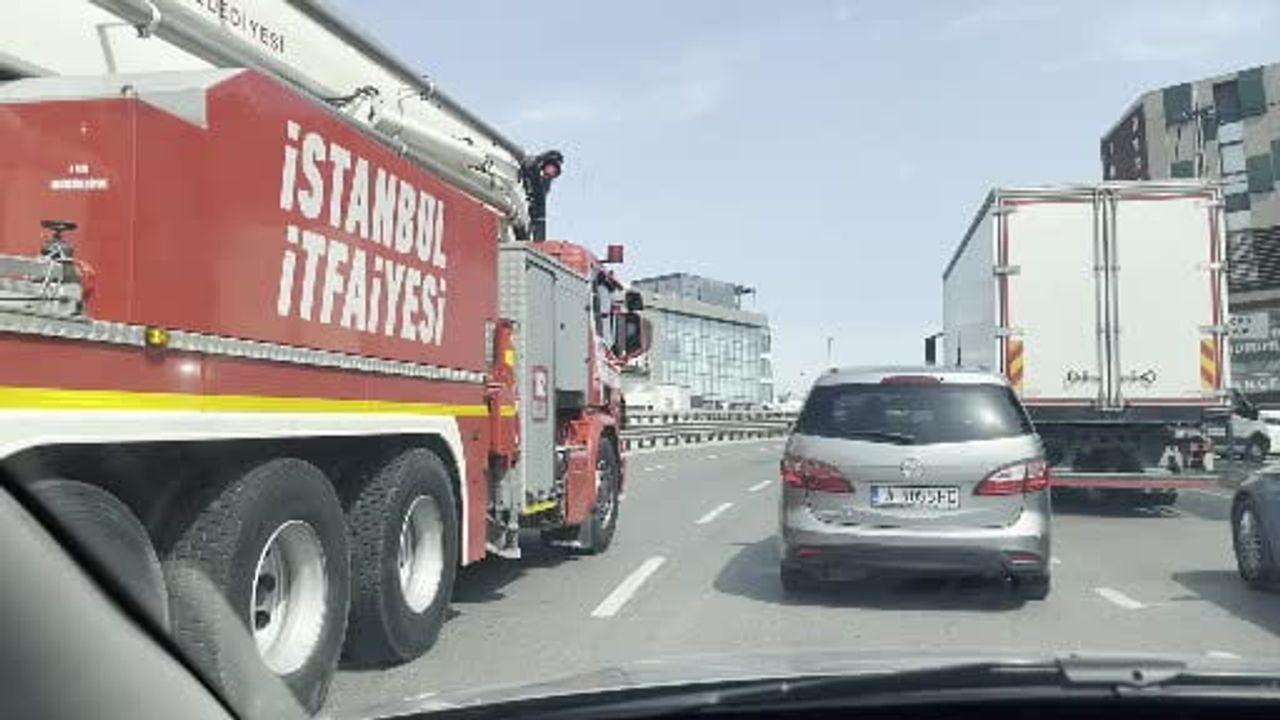 Dudullu OSB'de Beybi Plastik fabrikasında yangın: Can kaybı yok, maddi hasar büyük