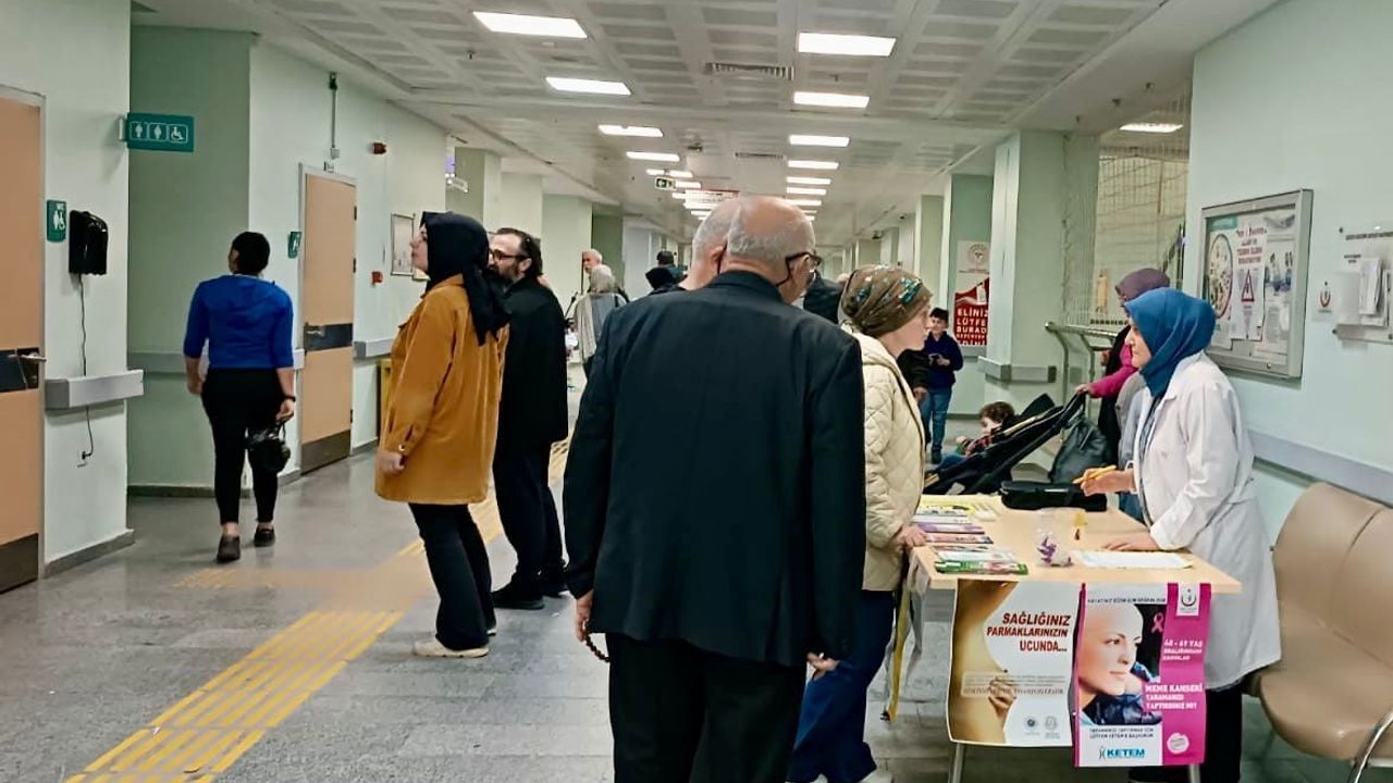 Düzce Atatürk Devlet Hastanesi'nde Kanser Haftası Standı: Erken Teşhis ve Korunma Bilinci Vurgulandı