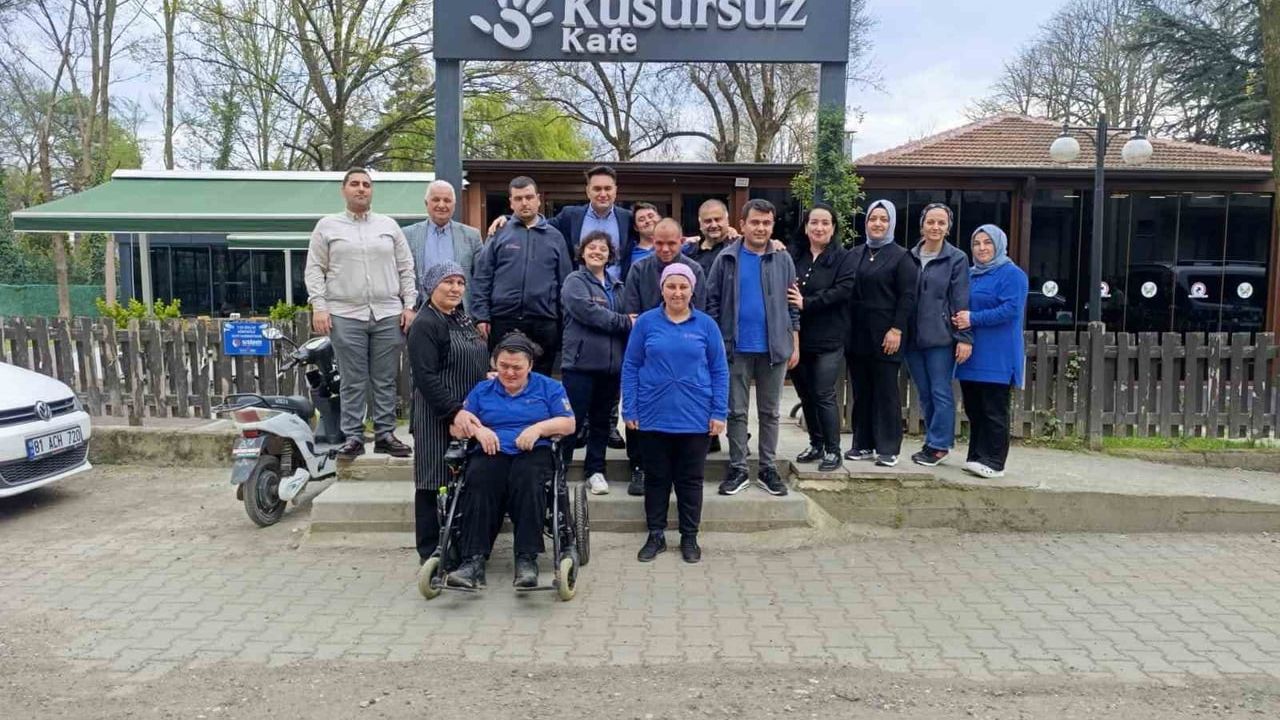 Düzce Başsavcısı Yasin Emre’den Kusursuz Kafe’ye ziyaret: Down sendromlu çalışanlarla buluşma