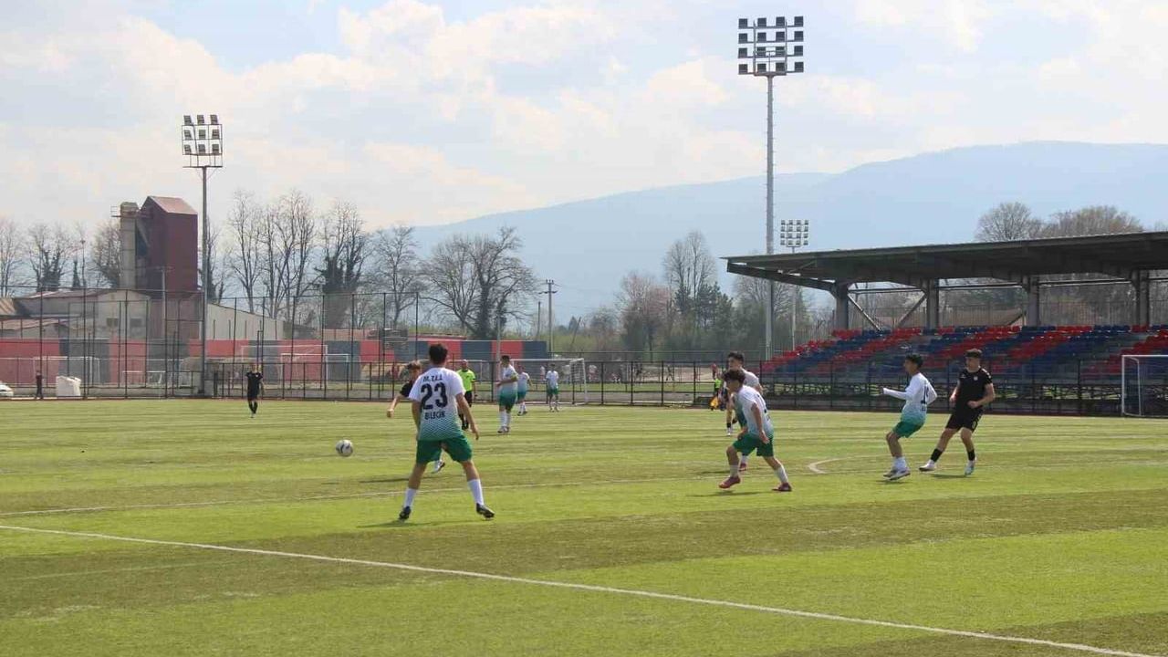 Düzce'de 2026 Okul Sporları Gençler Futbol Grup Müsabakaları Sona Erdi