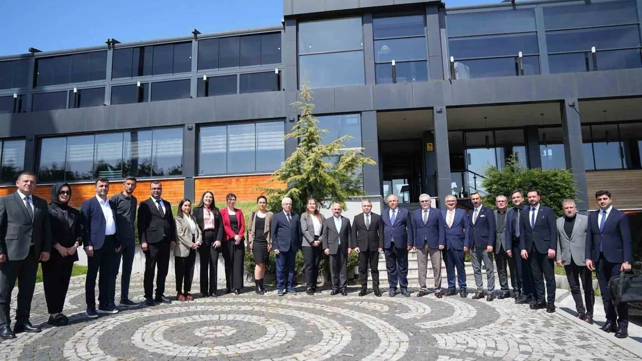 Düzce'de Ekonomi Zirvesi planlaması: Belediye ve Ticaret Bakanlığı heyeti bir araya geldi