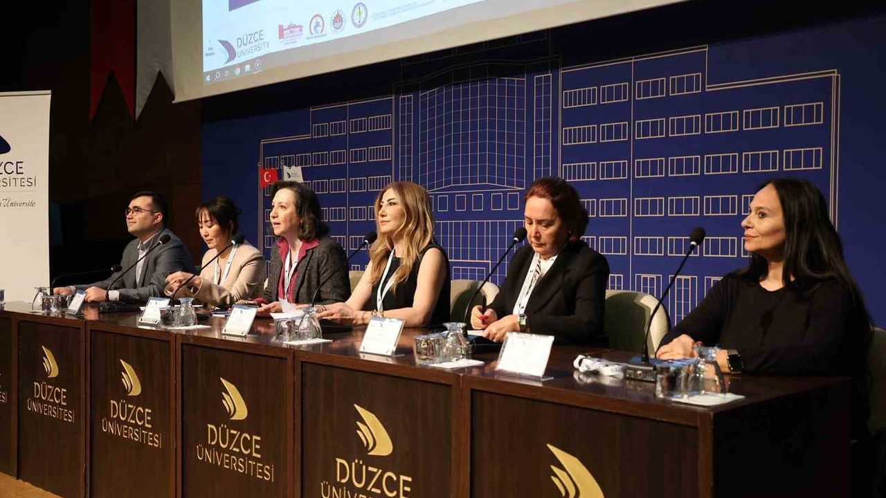 Düzce'de 'Türk Dünyasında Kadın: Ekonomik Dönüşüm ve Kalkınma' Sempozyumu Tamamlandı