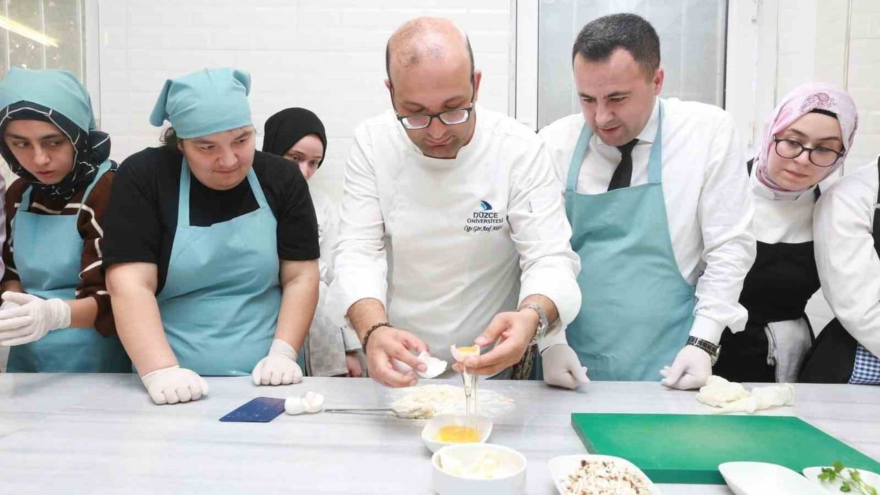 Düzce Üniversitesi'nde 'Aynı Hamurdan Farklı Tatlar' Otizm Farkındalığı Etkinliği