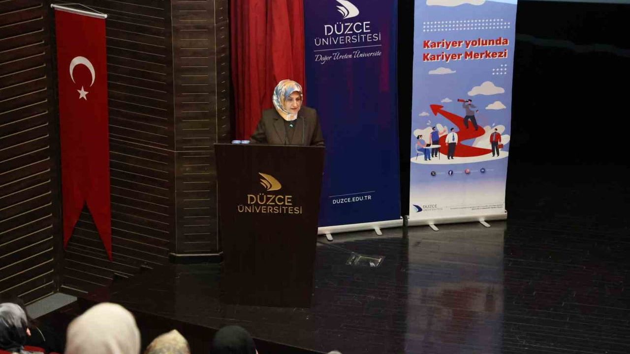 Düzce Üniversitesi'nde 'Emanetin Sahibi: Dünyayı İmar Görevinde Kadın' konferansı gerçekleştirildi