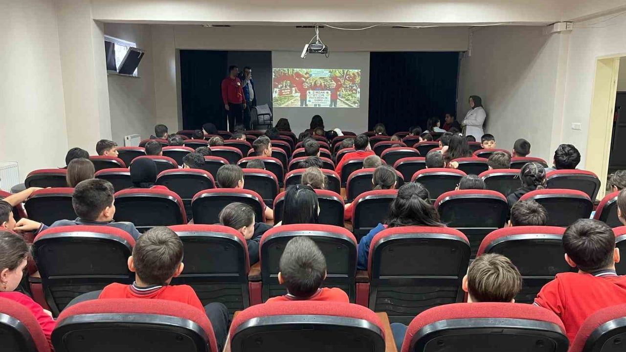 Düzce Üniversitesi Öğrencilerinden 2 Nisan Otizm Farkındalığı İçin Bilinçlendirme Etkinlikleri