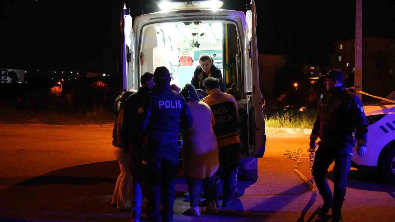 Edirne Barutluk Mahallesi'nde 4. kattaki dairede yangın: İtfaiye müdahalesiyle kontrol altına alındı