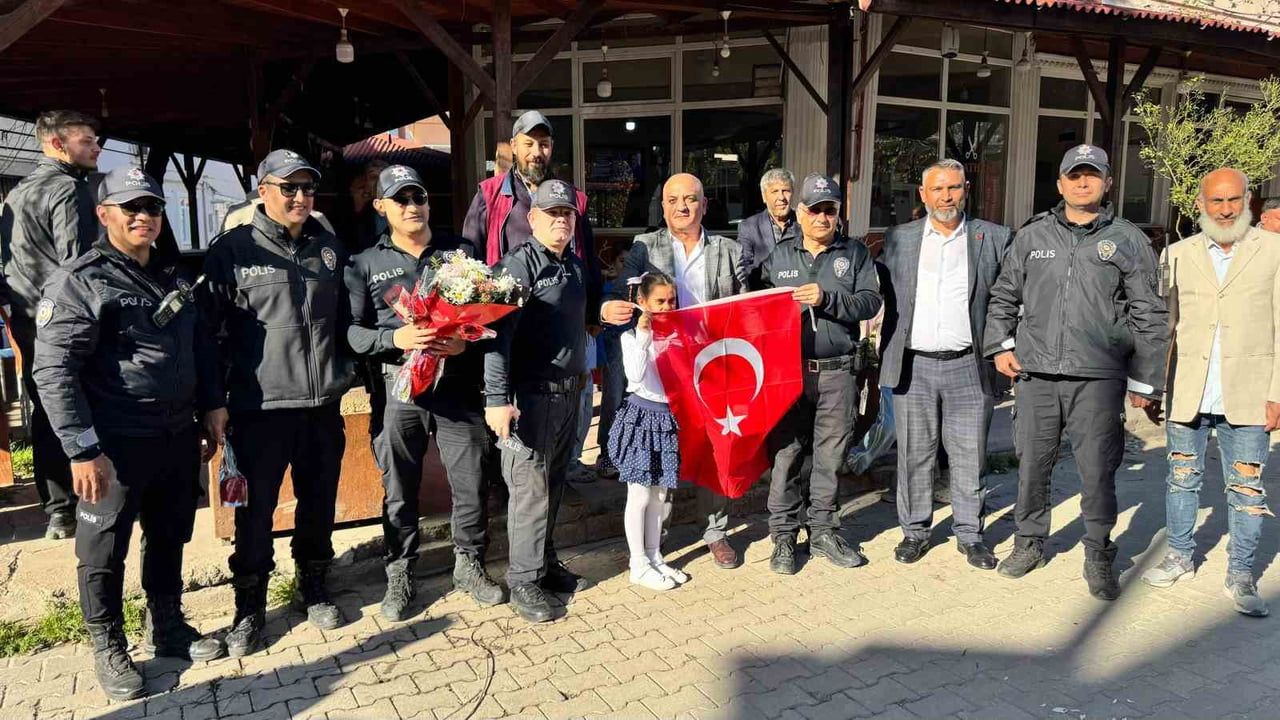 Edirne'de kavga ihbarına giden polisler, Çavuşbey Mahallesi'nde davul zurna ile karşılandı