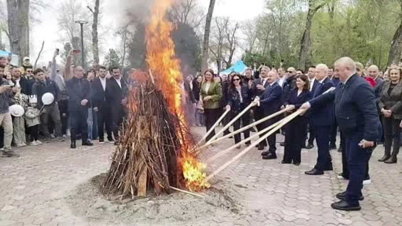 Edirne'de Nevruz Kutlamaları: Millet Bahçesi'nde Ateş, Dilek Ağacı ve Geleneksel Ritüeller