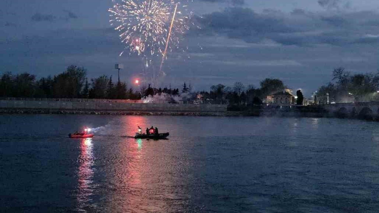 Edirne'de Türk Polis Teşkilatı'nın 181. Kuruluş Yıldönümü Meriç Nehri'nde Gösterilerle Kutlandı